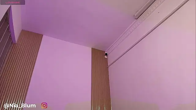 Nia_Blum's cam snapshot