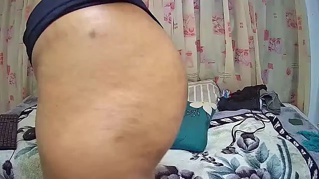 B-Slut's cam snapshot