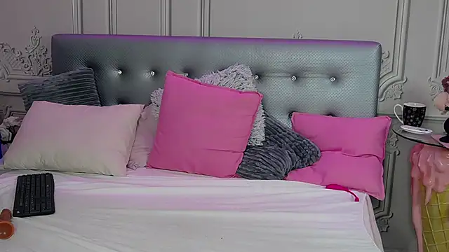 ZuriSaint's cam snapshot