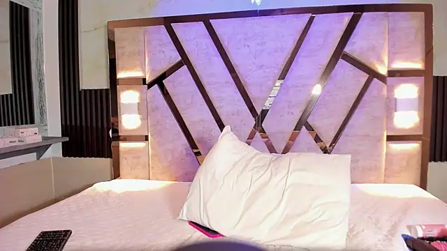 Athenea_Mills live sex cam