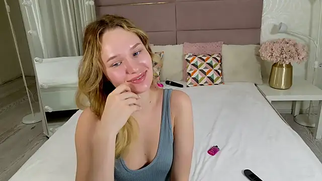 IndieMoon's cam snapshot