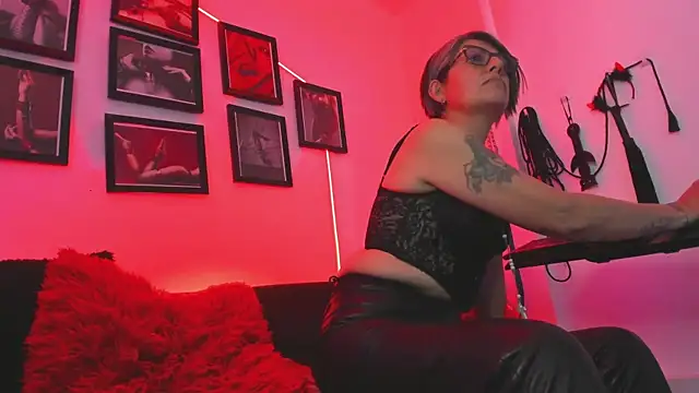 MistressNyx_cg's cam snapshot