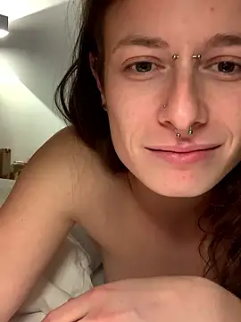 GoldenPussy1329 live sex cam