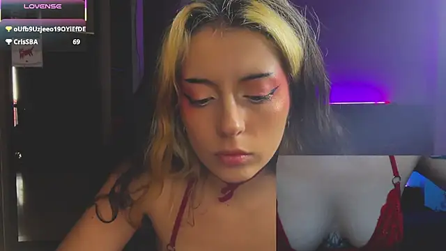 MiaBunnie live sex cam