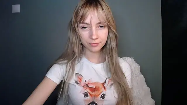 LuciaYoung live sex cam