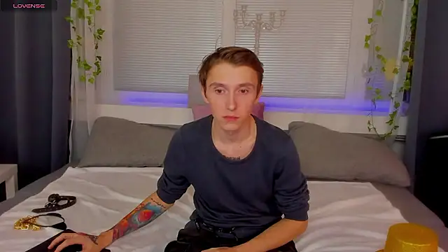 AlexxGreyy live sex cam