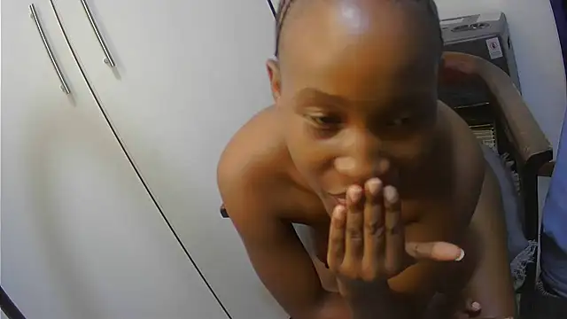 Pretty-C's cam snapshot