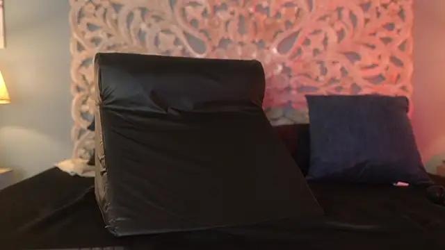 lupeebony's cam snapshot