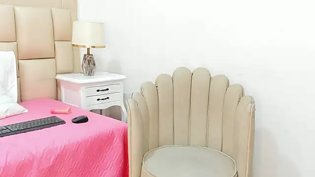 SkinnyGirl_28's cam snapshot