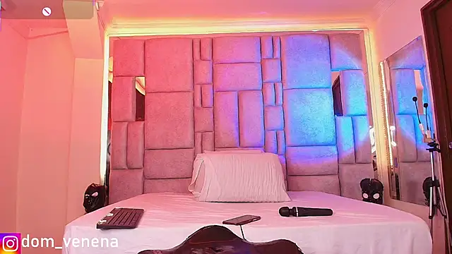Dom_venena live sex cam