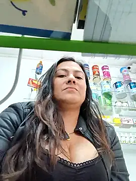 roxanasexy2025 live sex cam