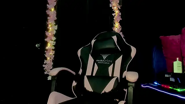 Chaminela_27 live sex cam