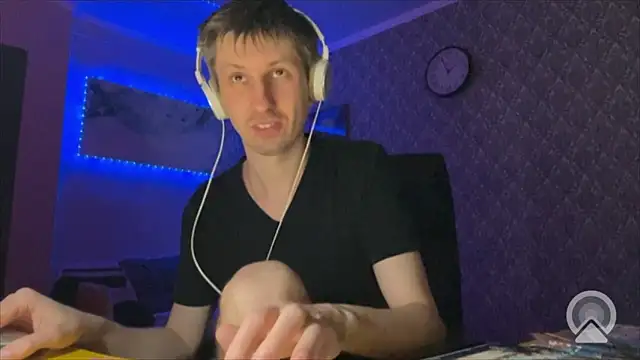 Aki-Laky live sex cam