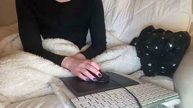 18yoteenvirgin's cam snapshot