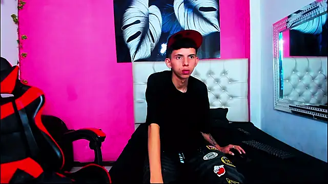 MiaAndTeylor live sex cam