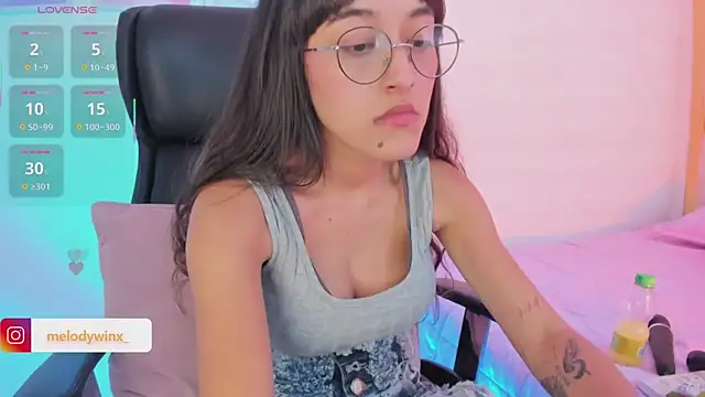 MelodyWinx live sex cam