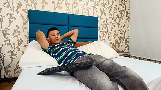 Marcus_Jeron's cam snapshot