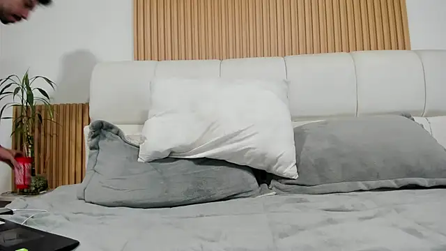 SuxxDiego's cam snapshot