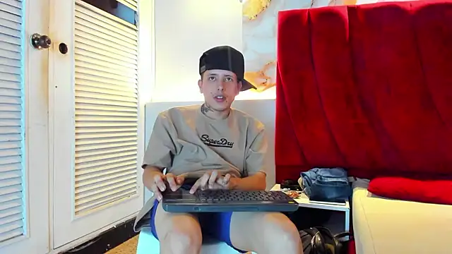 ESTEBAN_2102's cam snapshot