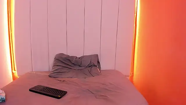 Sunny_OS live sex cam