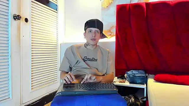 ESTEBAN_2102's cam snapshot