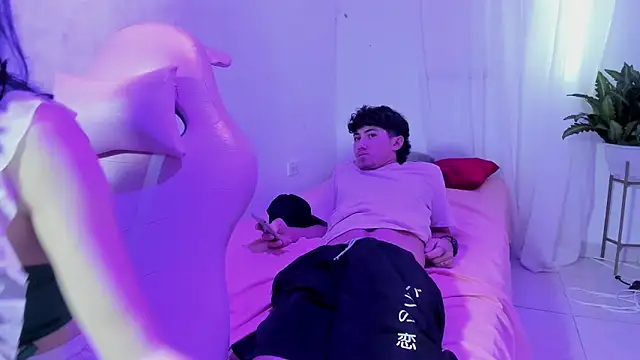 Laura_and_Kevin's cam snapshot