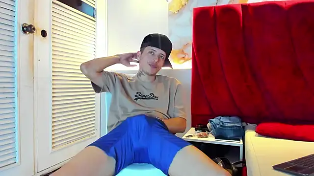 ESTEBAN_2102's cam snapshot