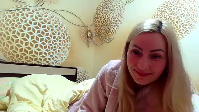 Yourrealgirl's cam snapshot