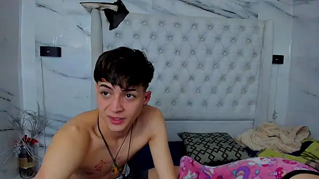 Ari_and_Storm live sex cam