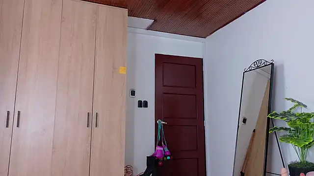 SaritaBratz live sex cam