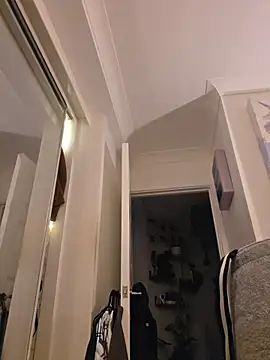 CloudyMuscleBeefy live sex cam