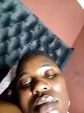 TheSpiceyQueen live sex cam