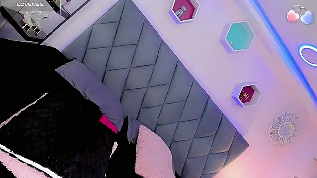 Amira_Ember live sex cam