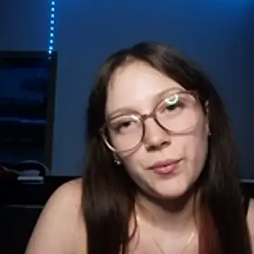 YoungLisaa18 live sex cam