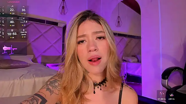ViolettHansson live sex cam