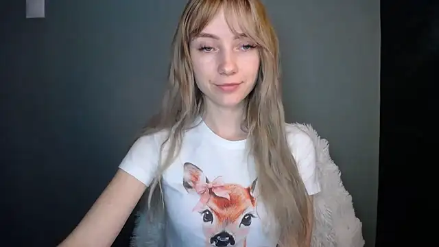 LuciaYoung live sex cam