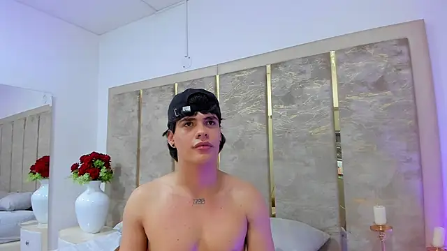 BenitoSaenz live sex cam