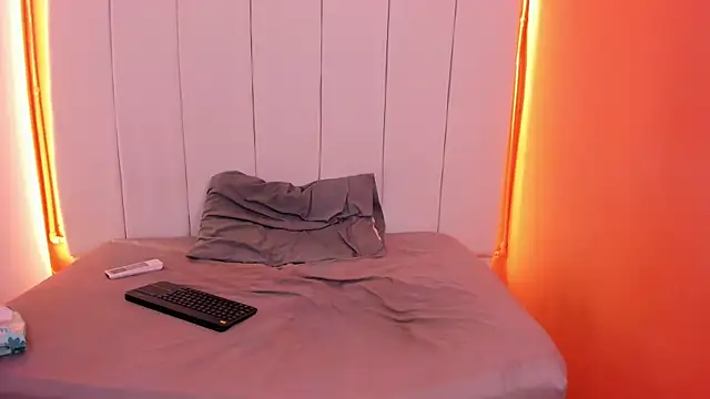 Sunny_OS live sex cam