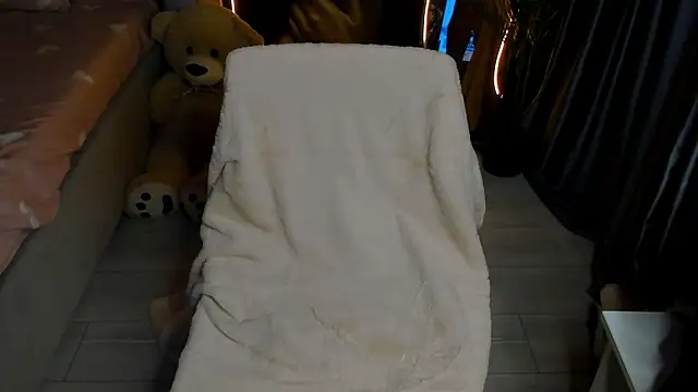 glossy_blondegirl live sex cam