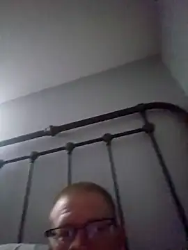 MrLeakyHelmet live sex cam