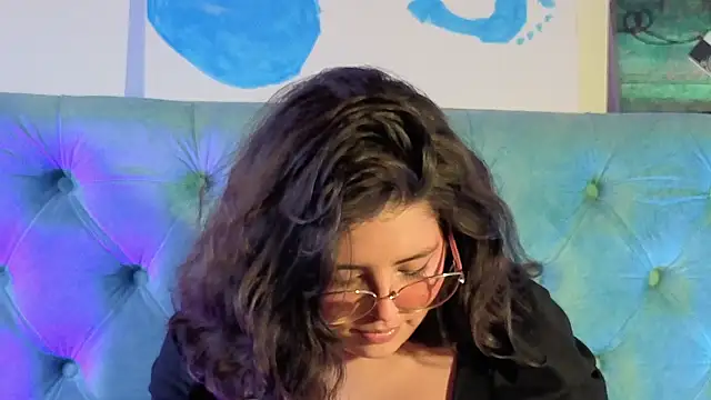 Paola_Lyon_ live sex cam