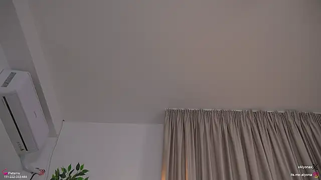 Alyonaqueen_ live sex cam