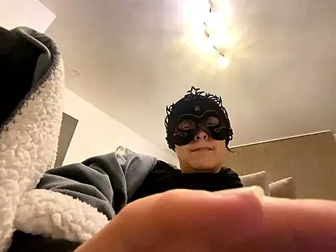 Marilou1983 live sex cam