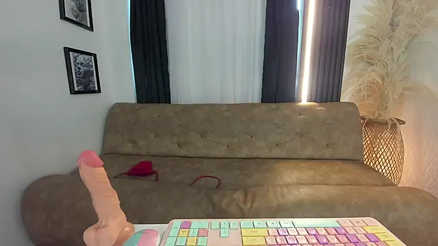 Clarita_Hill's cam snapshot