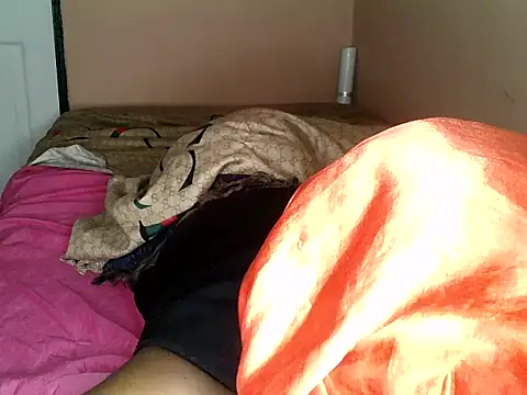 Cutenique live sex cam