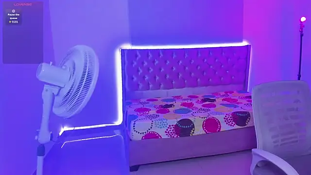 kitty_violet11's cam snapshot