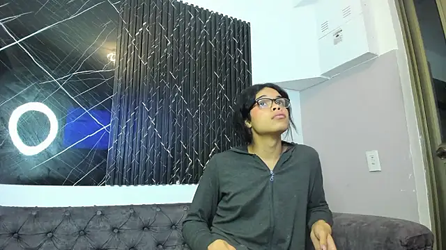 Queensoffie live sex cam