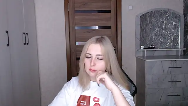 Kristy-Max's cam snapshot