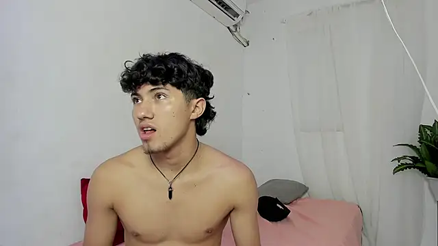 Laura_and_Kevin's cam snapshot