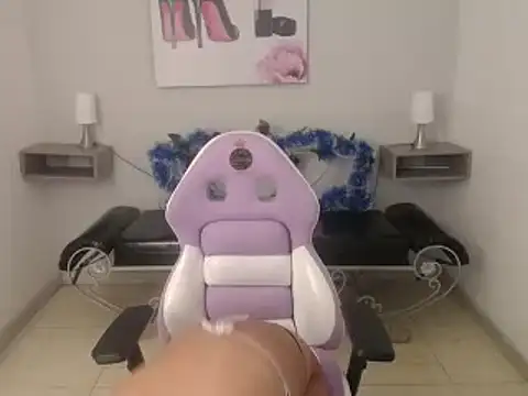 Choloeadams_xxx's cam snapshot